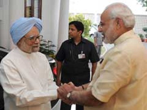 Modi, Dr Singh Exchange Plesantries Amidst ‘War-Of-Words’